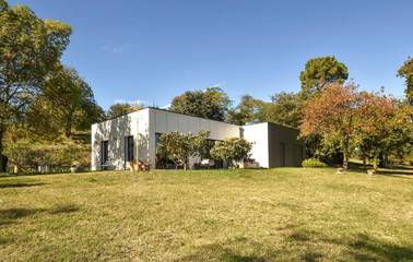 Gîte pour 4 personnes, avec jardin ainsi que terrasse et piscine à Allex