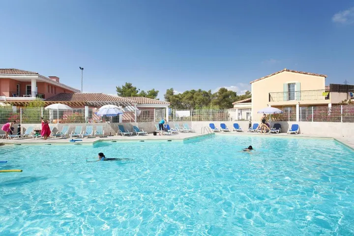Parque de vacaciones para 2 personas, con piscina además de vistas y terraza, Se admiten mascotas - 1