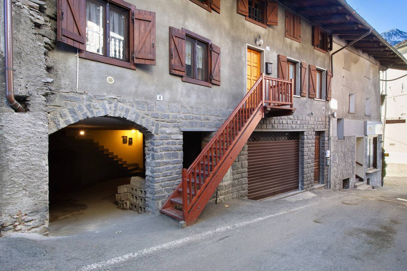 Appartement entier, Appartement 'L'archetto Valle D'Aosta' avec vue sur la montagne et Wi-Fi in La Salle, Comune di La Salle