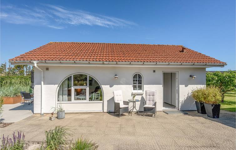 Ferieudlejning for 4 personer, med Terrasse og Have i Øster Hurup