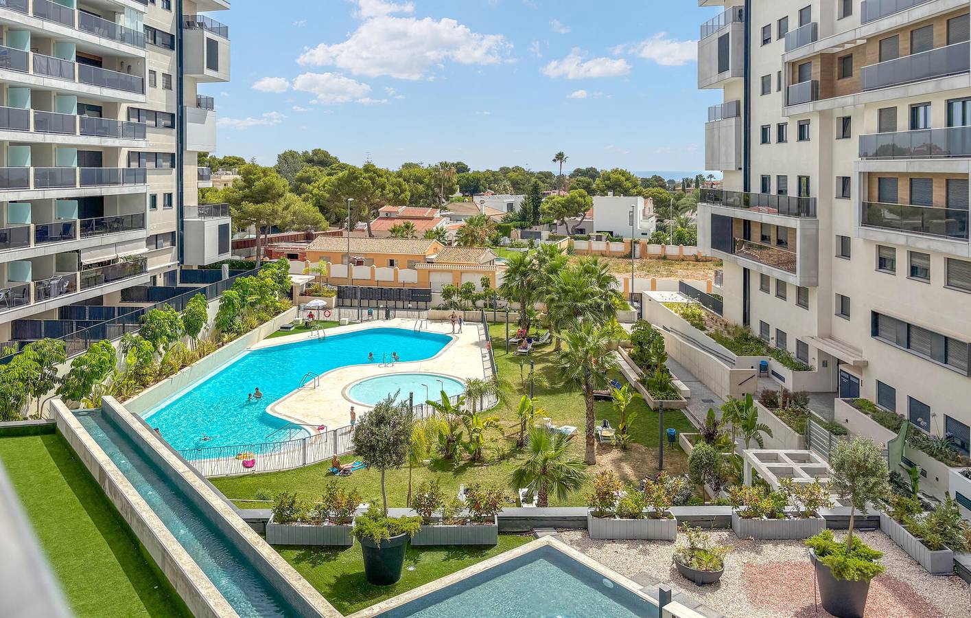 Apartamento vacacional entero, Amplio piso de 180 m² con piscina, terraza y playa cerca in Dehesa de Campoamor, Orihuela