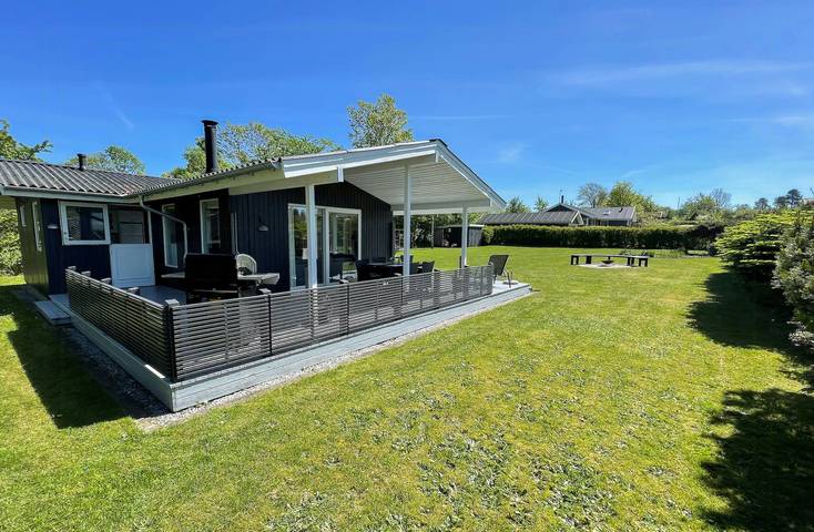Ferieudlejning for 6 personer, med have og terrasse i Bønnerup Strand