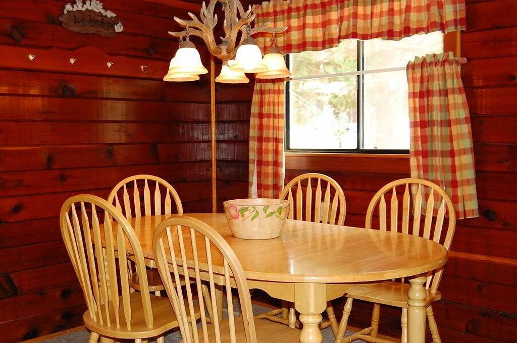 35 Cubby's Den im Yosemite National Park in Wawona, Mariposa County