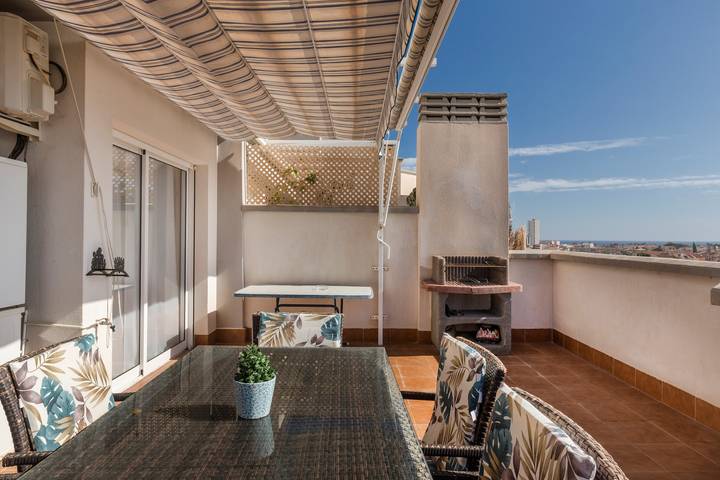 Apartamento entero, Apartamento vacacional "Clayma" con vistas al mar, piscina compartida y Wi-Fi in Puerto de Mazarrón, Mazarrón