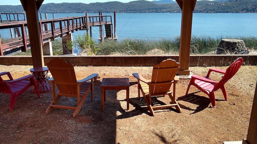 Wunderschönes Haus am See mit spektakulärer Aussicht, neues Deck / privates Dock für 6 Personen in California North Coast