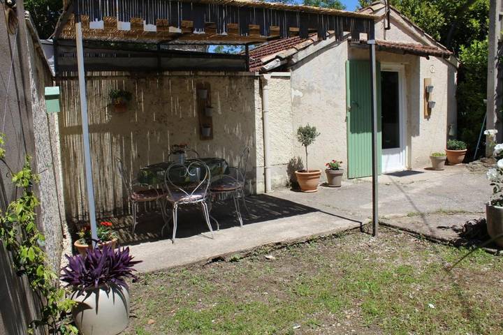Gîte pour 3 personnes, avec terrasse et jardin à Eygalières - 2