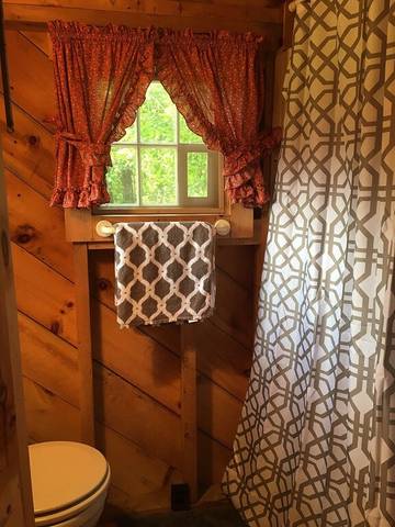 Log Cabin for 2 Guests in West Windsor, Vermont, Picture 1