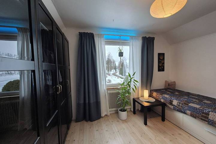 Einzigartige Südlage in schwedischer Landidylle. Nur 30 Meter bis zum See. in Axland, Värmland
