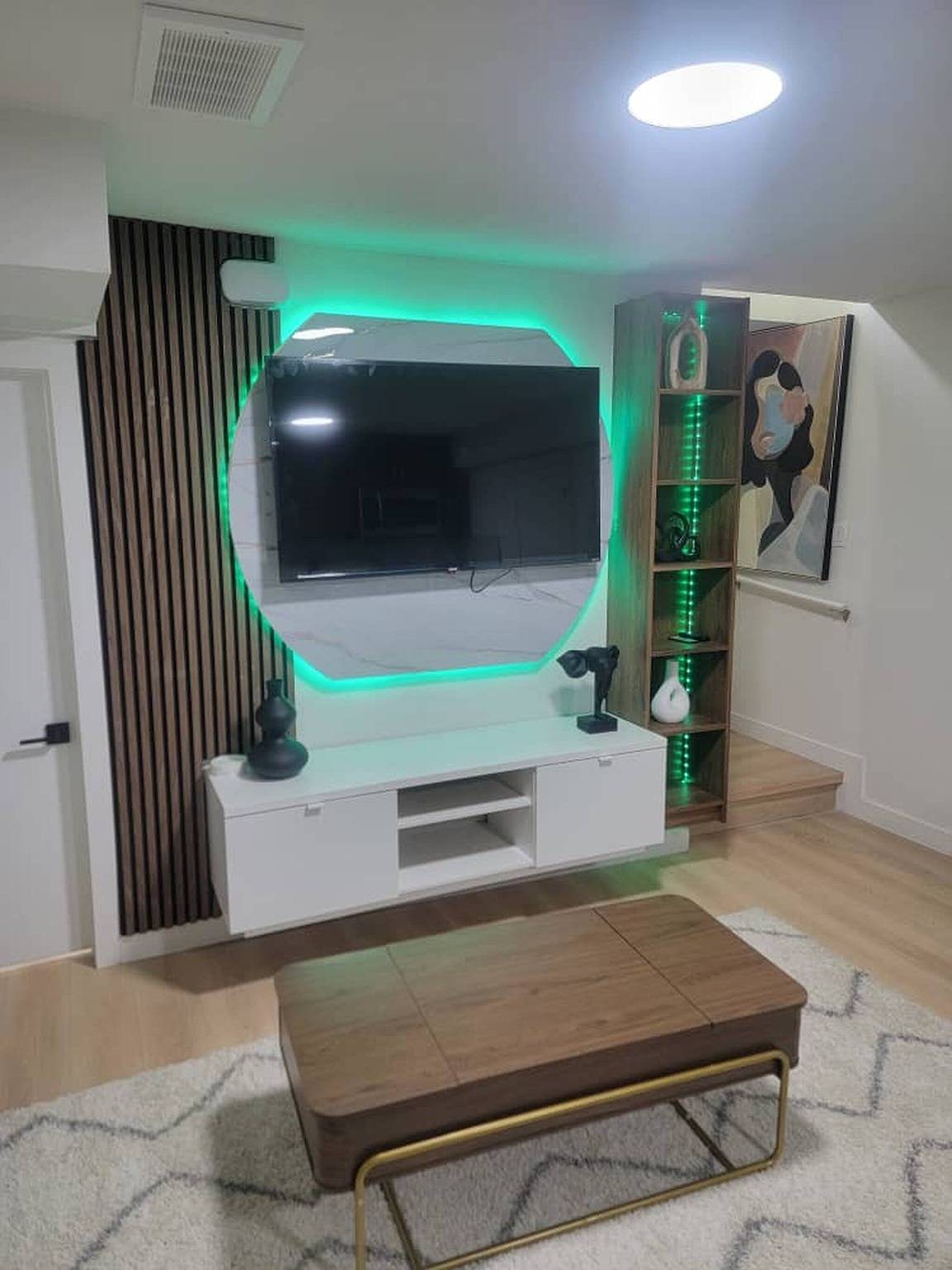 Ganze Wohnung, Shiloh und Still Serene 2-Bett-Keller in Edmonton, Alberta