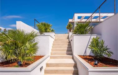 Ferienhaus für 10 Personen, mit Pool und Terrasse in Pinezici