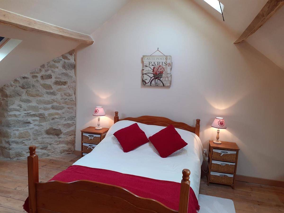Two-Bedroom House in Saint-Priest-la-Plaine, Région de Guéret