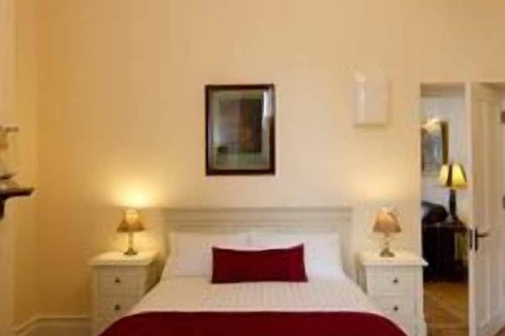 Entire apartment, 10 minute walk to Dublin Zoo and Phoenix Park in Dublin, County Dublin