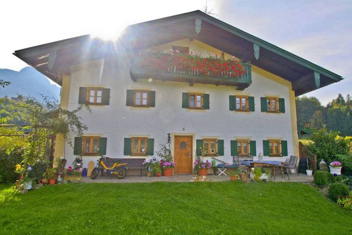 Ferienwohnung für 2 Personen, mit Balkon und Garten sowie Sauna in Bad Reichenhall