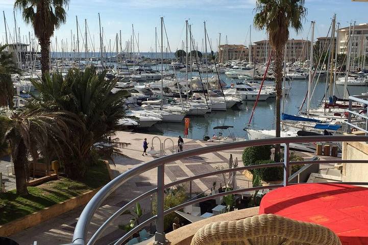 Location de vacances pour 7 personnes, avec jardin et balcon dans Fréjus Plage