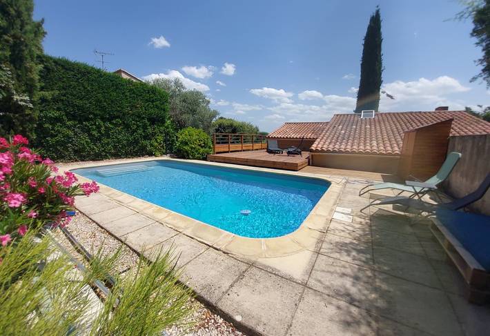 Appartement de vacances pour 4 personnes, avec terrasse ainsi que piscine et jardin