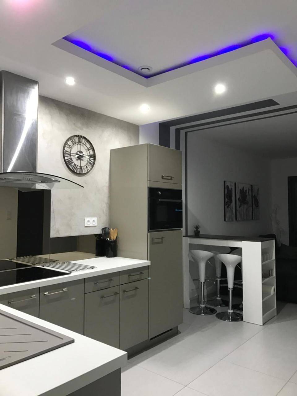 Appartement entier, Two-Bedroom Apartment in Pierrelatte, Région de nyons