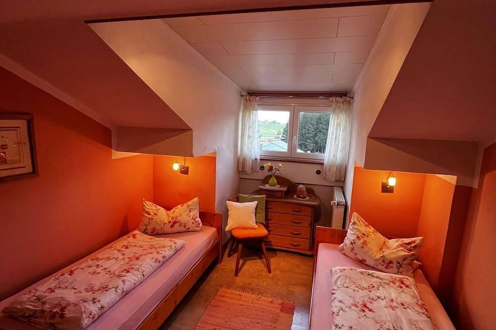 Ganze Wohnung, Ferienwohnung 90 qm, 2 Schlafzimmer, Balkon in Rimsting, Chiemsee