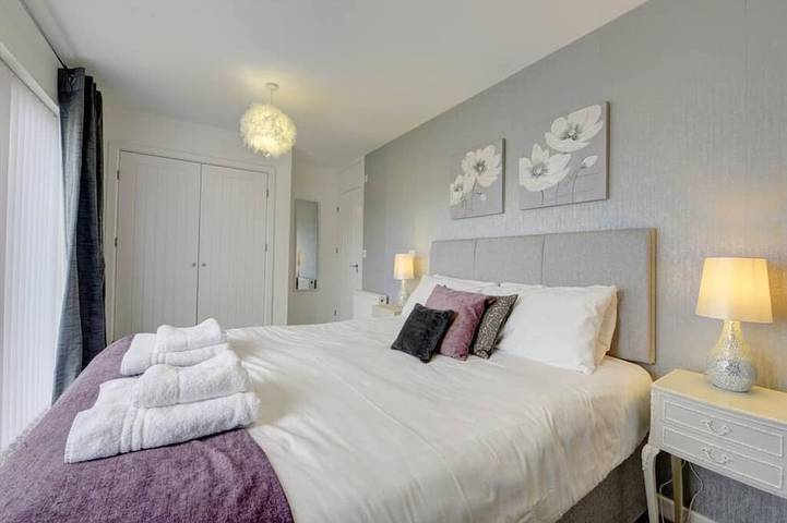 Marston Croft Cottage | Hot Tub | Sleeps 7 |Southam | Inspire Homes in Southam, Warwickshire