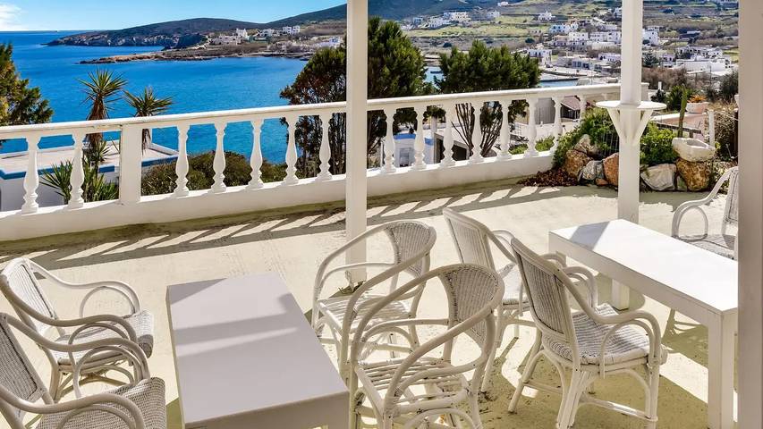 Location de vacances pour 8 personnes dans Syros