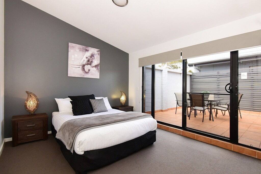 Ganze Wohnung, Familienfreundlich - 750 m zum Strand, 300 m zum Park und 60 m zur nächsten Bar / Restaurant in Huskisson, Jervis Bay