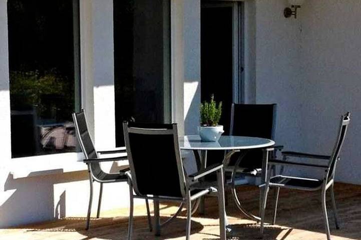 Ganze Wohnung, Appartement 1 - mit großer Terrasse - Ferienwohnung Fam. Burgert in Patzig, Bergen auf Rügen und Umgebung