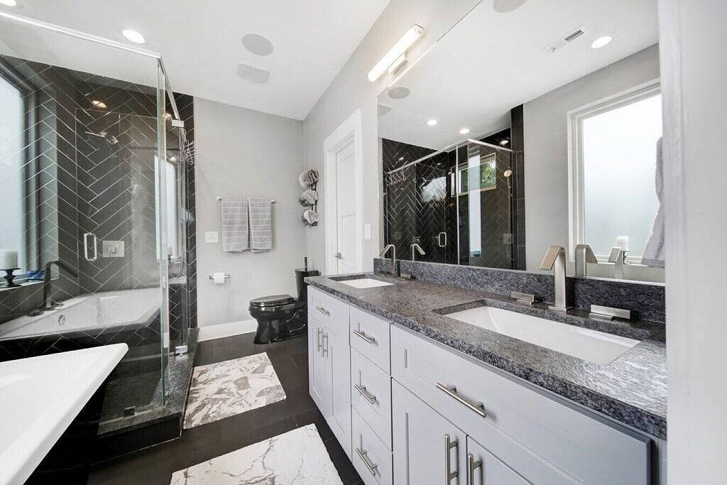 City Views, Rooftop Hot Tub, Golf Sim, Walk to Stadiums in Charlotte, Mecklenburg County