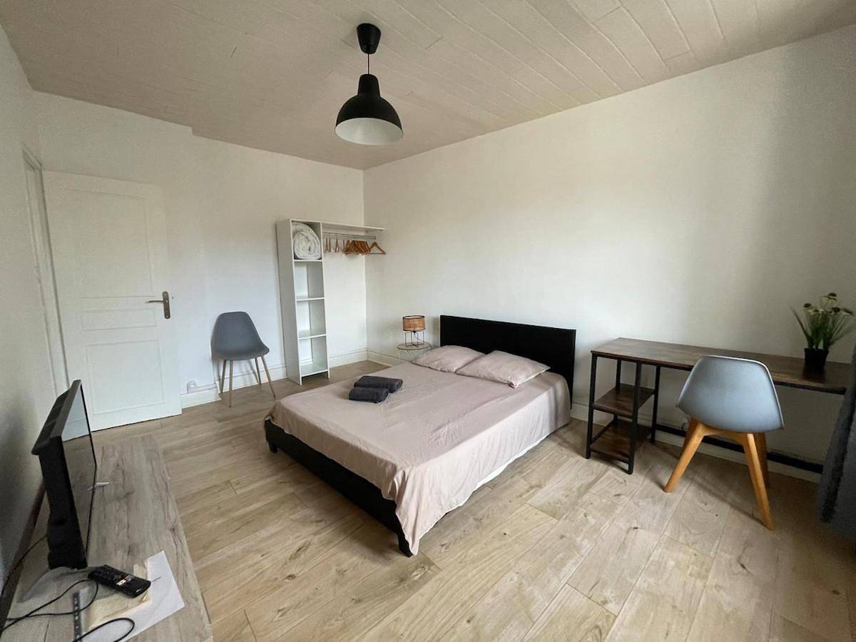 Appartement entier, Three-Bedroom Apartment in Fougères, Fougères-Vitré