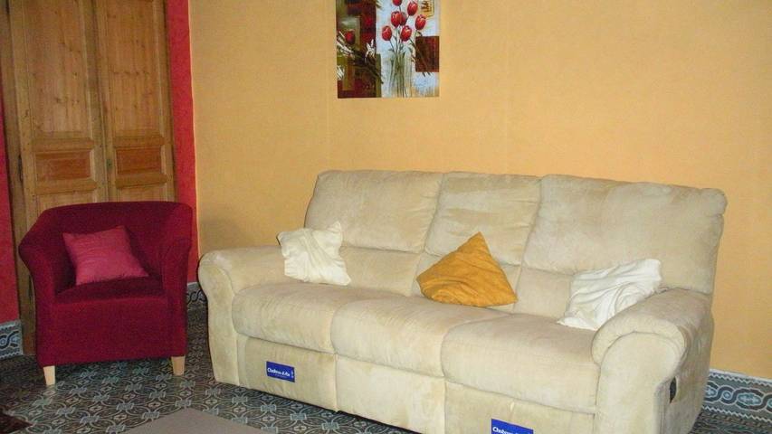 Location de vacances pour 7 personnes, avec jardin à Couvin