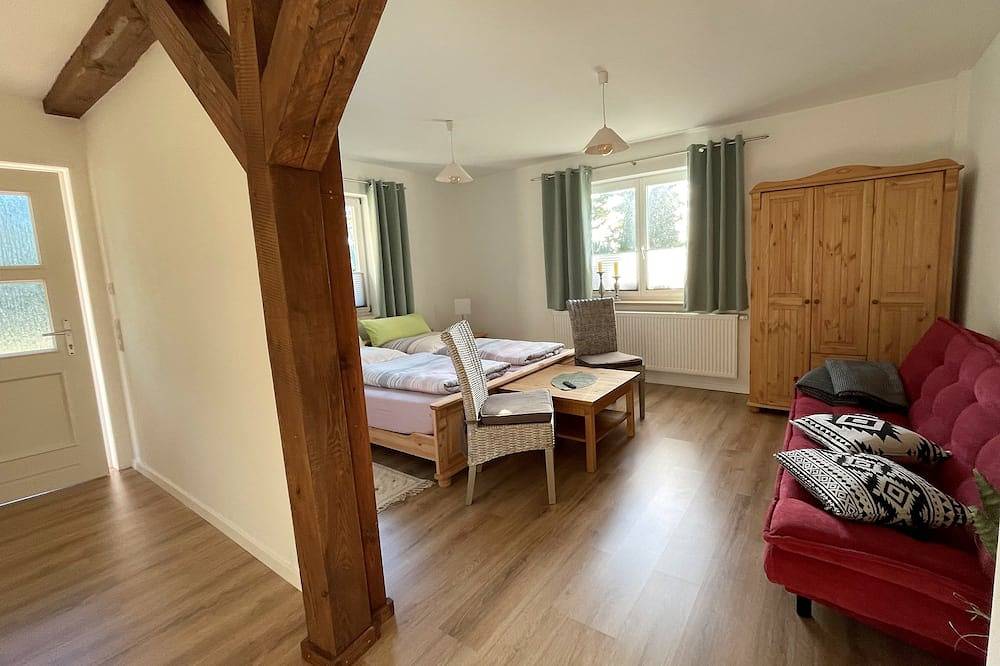 Ganze Wohnung, Neue moderne Ferienwohnung, separater Eingang, Seenähe - Ferienwohnung Sylvia in Krakow am See, Mecklenburgische Seenplatte