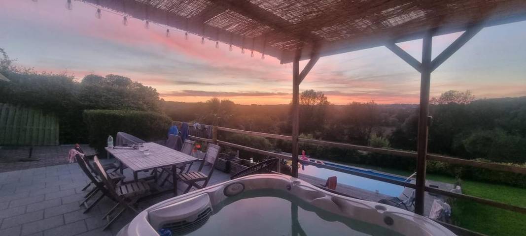 Location de vacances pour 4 personnes, avec jacuzzi ainsi que terrasse et piscine à Grez-Doiceau