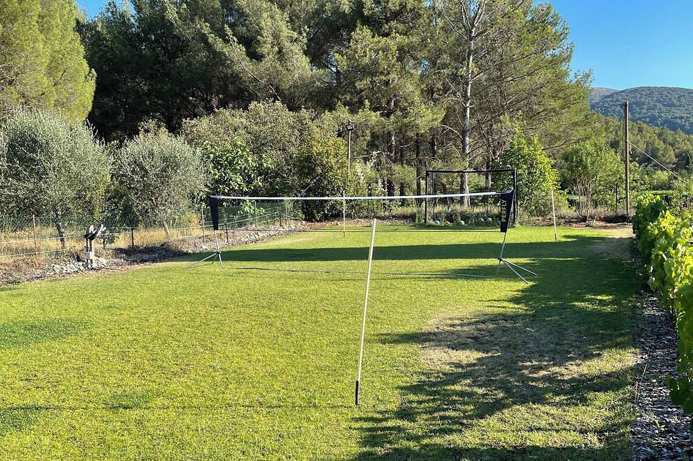 Country house in a haven of peace 12 min from Aix-en-Provence  in Vauvenargues, Region de Aix-en-Provence