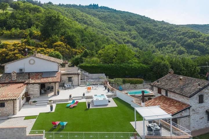 Villa Azzurra 5 - Deux Chambres Villa, Couchages 5 in Cagli, Valle del Metauro
