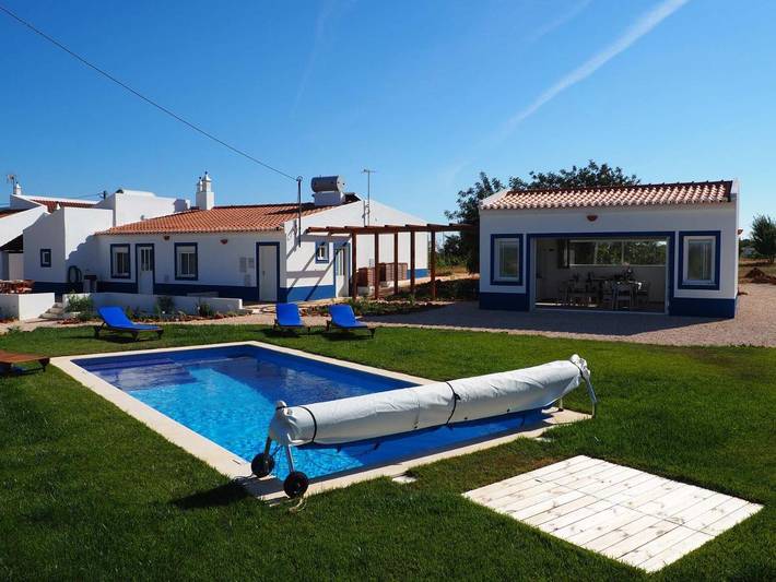 Ferienwohnung für 2 Personen, mit Terrasse und Garten sowie Pool und Ausblick