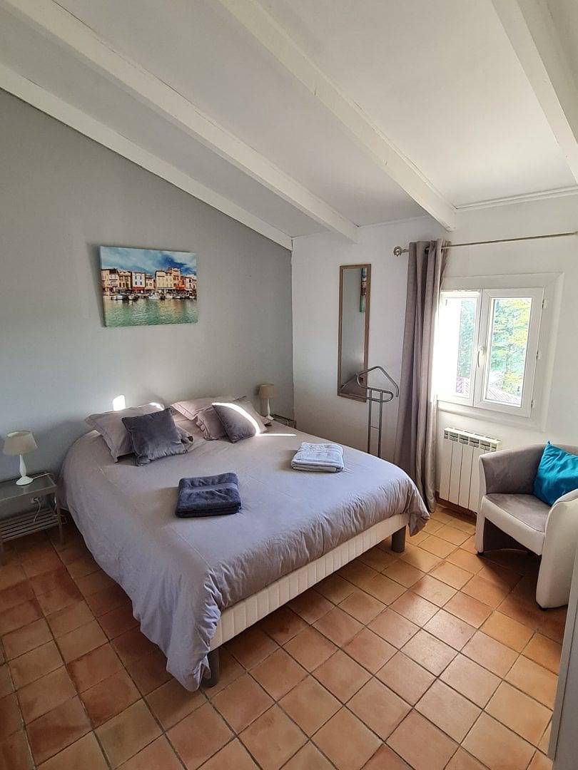 Chambres d'hôtes Chez Thibaut et Sophie - Chambre Cassis in La Motte-d'Aigues, Parc naturel régional du Luberon
