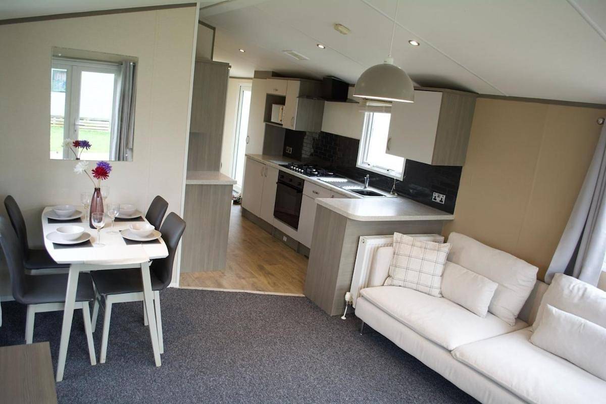 Cosy cabin for 6 in Great Billing in Northampton, Northamptonshire