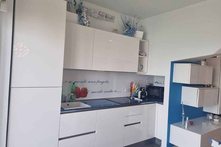 Ganze Wohnung, Ferienwohnung mit Klimaanlage und Balkon mit Seeblick in Dormelletto, Lago Maggiore (Piemont)