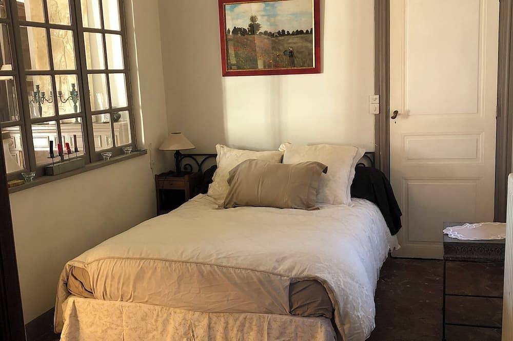 F2 de charme au Rdc d'une grande maison proche Giverny in Lommoye, Yvelines