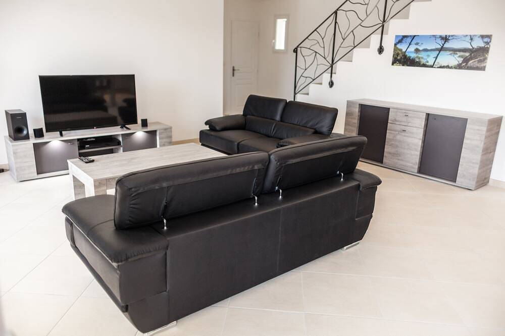 Villa 3***heated infinity pool 3 comfort suites, panoramic view in Montfort-sur-Argens, Brignoles region