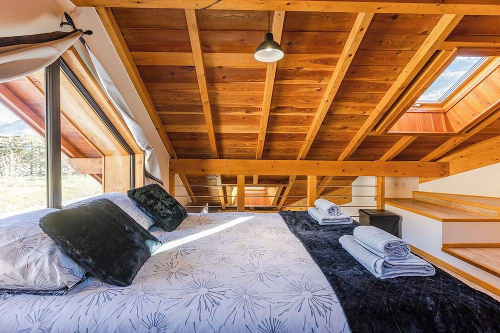 Ganze Wohnung, Chalet-style apartment - Parking - Quiet and cosy in Saint-Martin-de-Queyrières, Nationalpark Écrins