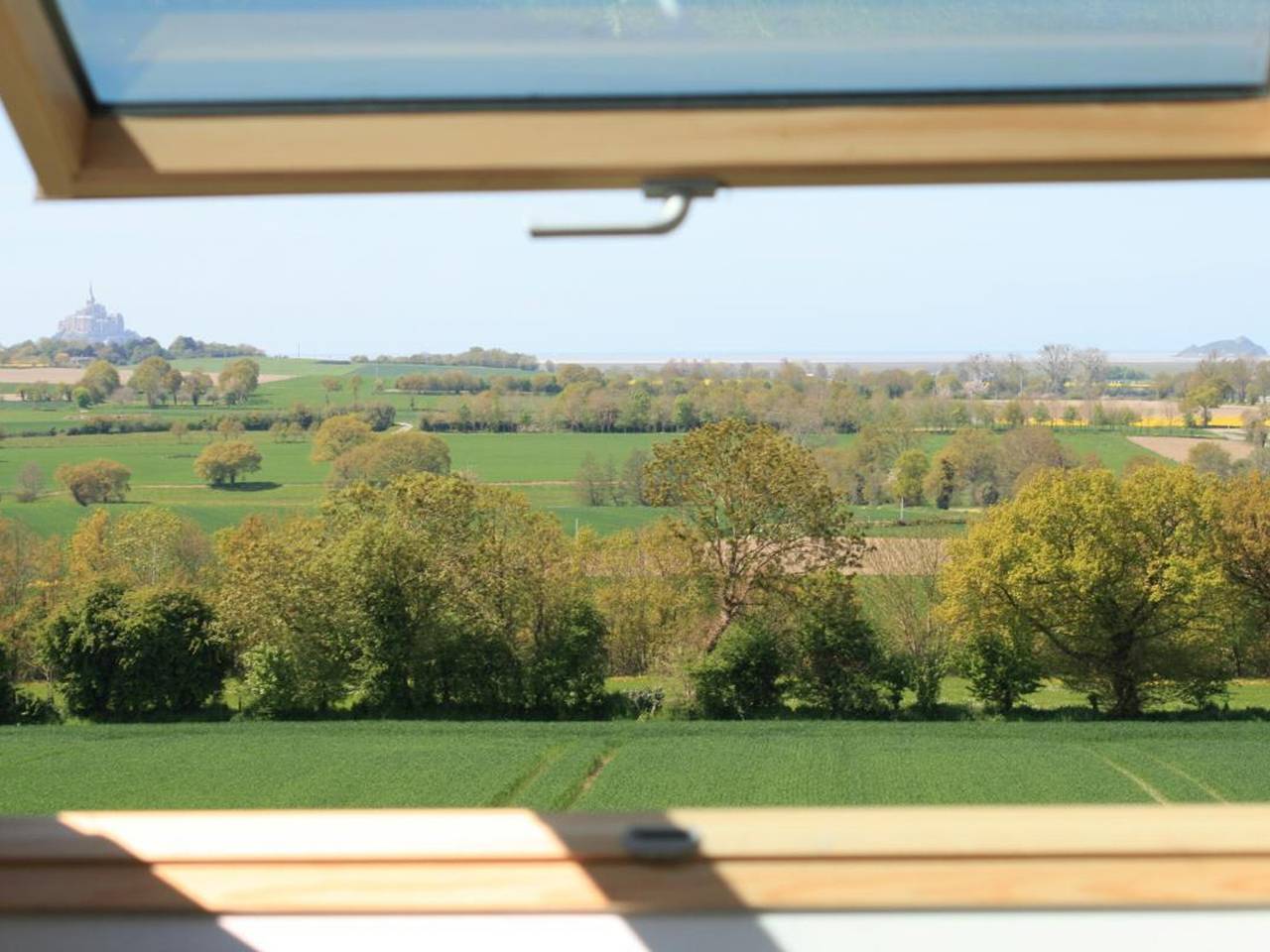Ganze Wohnung, Familiendoppelhaus in Dragey-Ronthon mit Parkplatz und Blick auf den Mont St-Michel in Servon, Avranches und Umgebung