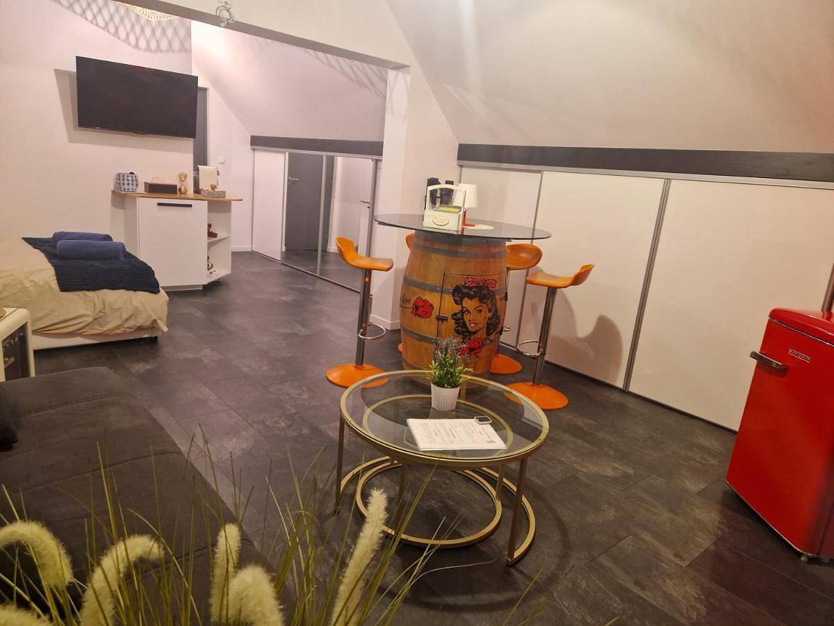 Appartement de vacances entier, Chambre spacieuse 30m2 in Pont-Audemer, Région de Bernay