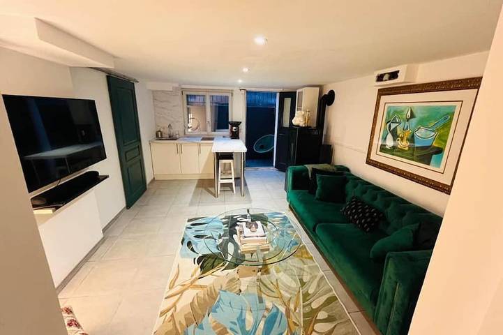 Appartement entier, Apartment  10mins  Cdg Airport- Villepinte Exhibition Center- 25mins Disneyland in Tremblay-en-France, Seine-Saint-Denis
