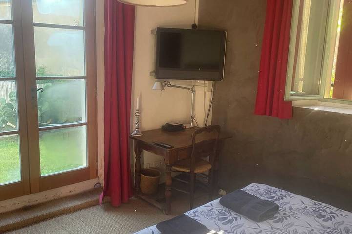 Gîte pour 5 personnes, avec jardin à Bourdic - 4