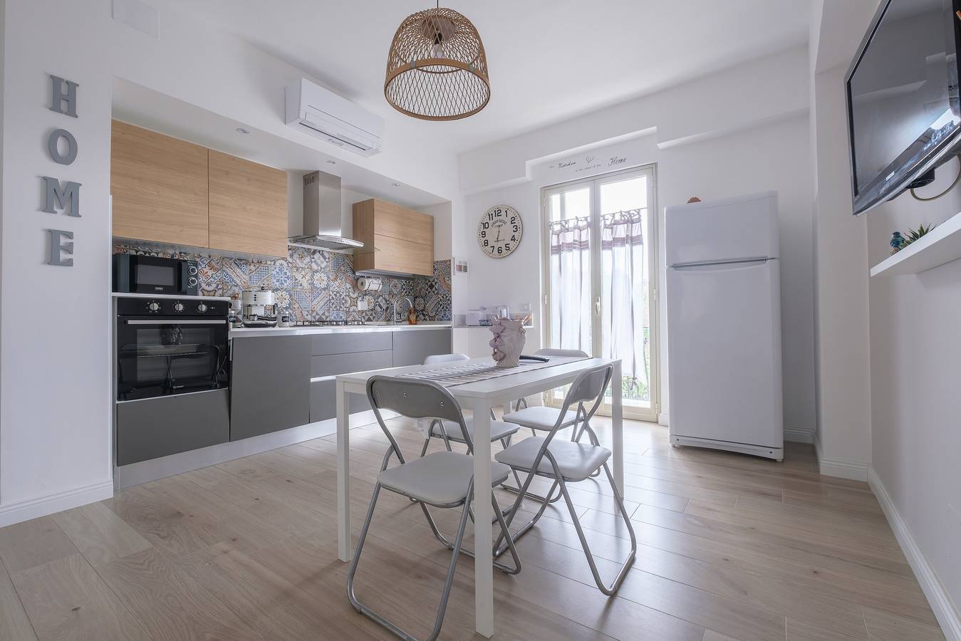 Maison de vacances "Tra Mare e Lago" avec terrasse privée, Wi-Fi et climatisation. in Torre Faro, Messina