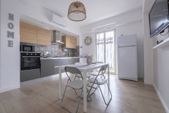 Holiday Home 'Tra Mare e Lago' with Private Terrace, Wi-Fi and A/C in Ganzirri, Messina