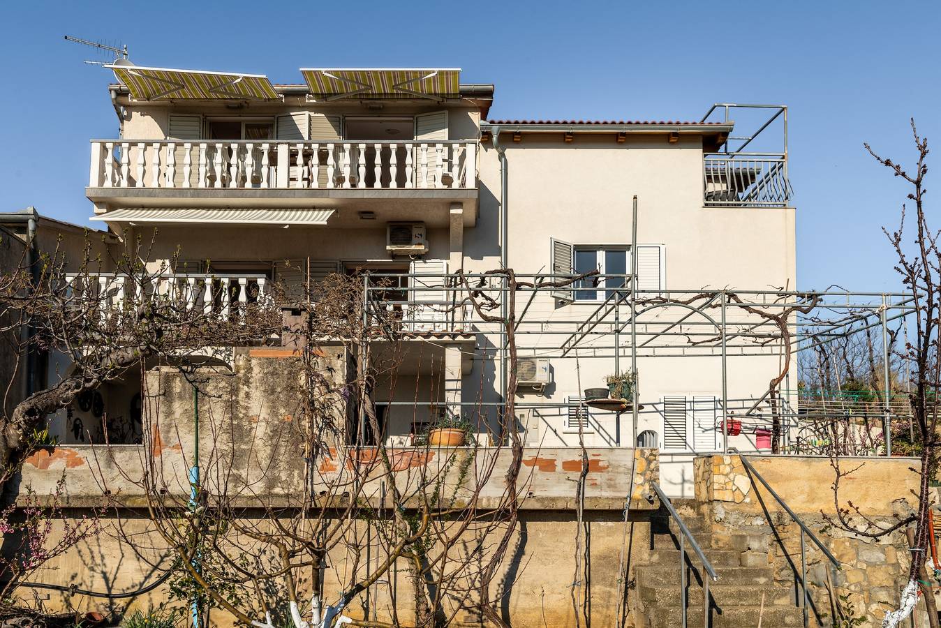 Ganze Wohnung, 2-Zimmer-Ferienwohnung mit Balkon und Meerblick Lopar, Rab A-14070-c in Lopar, Rab
