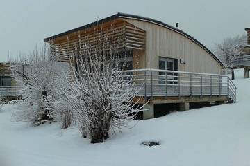 Chalet pour 6 personnes, avec balcon et jardin dans le Cantal