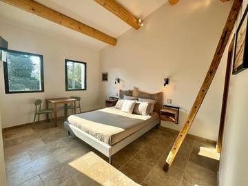 Chambre d’hôte pour 2 personnes, avec vue et terrasse à Fontvieille