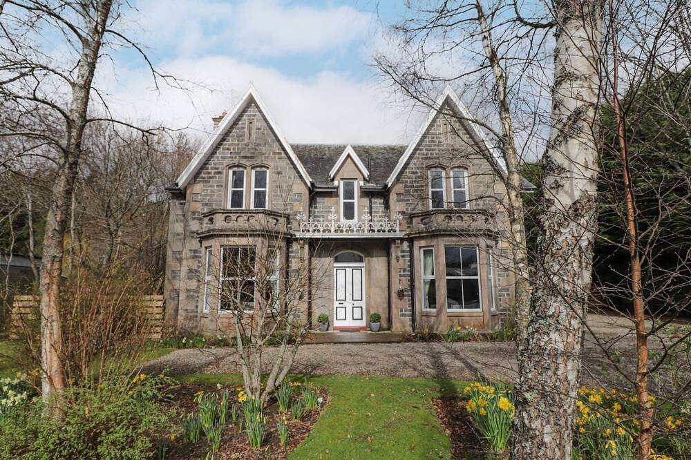Arden House, family friendly, character holiday cottage in Kingussie in Kingussie, Cairngorms National Park