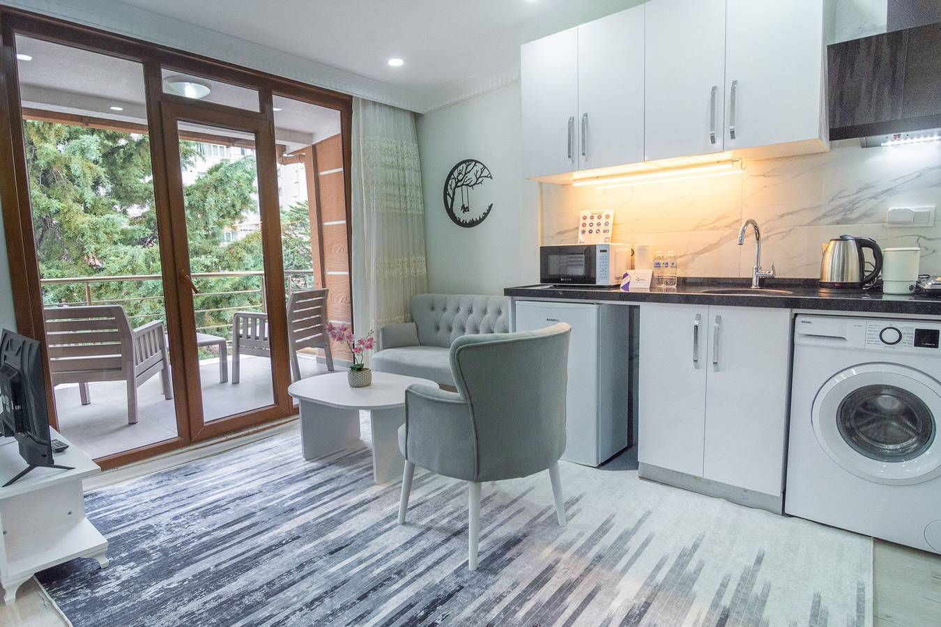 Ganze Wohnung, Cozy 1Br & Sofabed with Inviting Balcony in Istanbul, Marmararegion